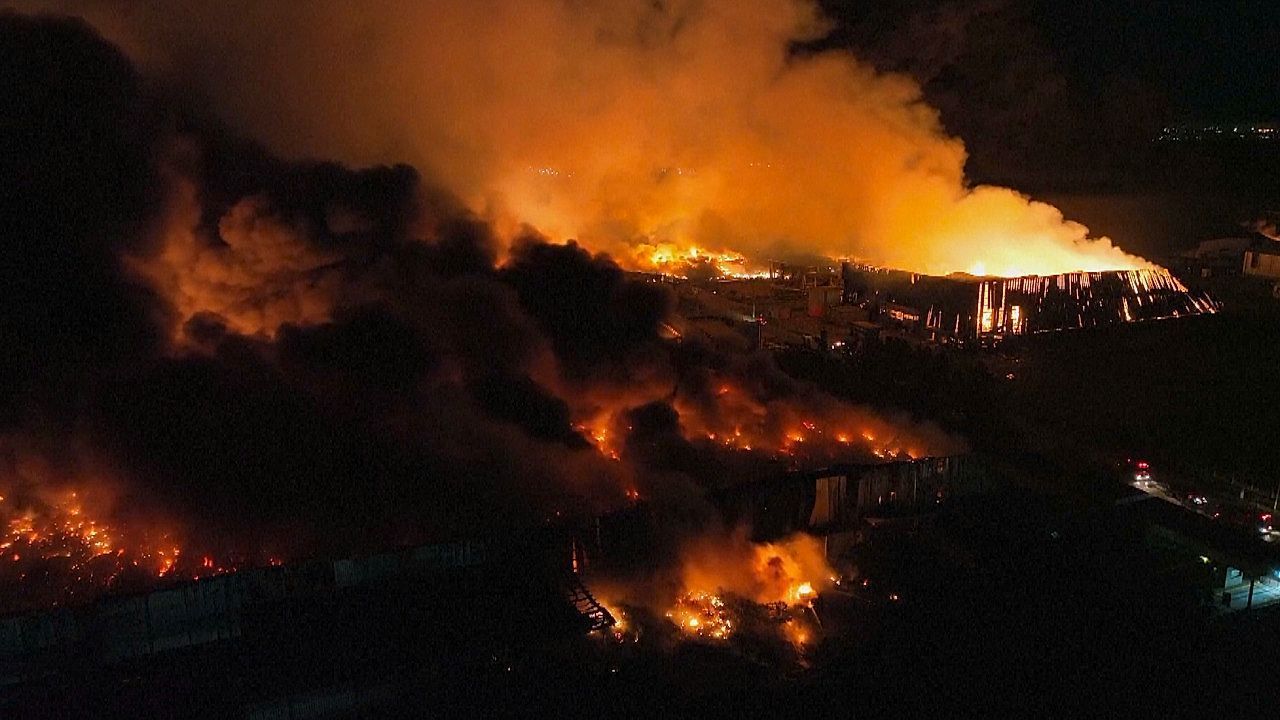 Inferno bei Buenos Aires: Explosionen erschüttern Industriepark