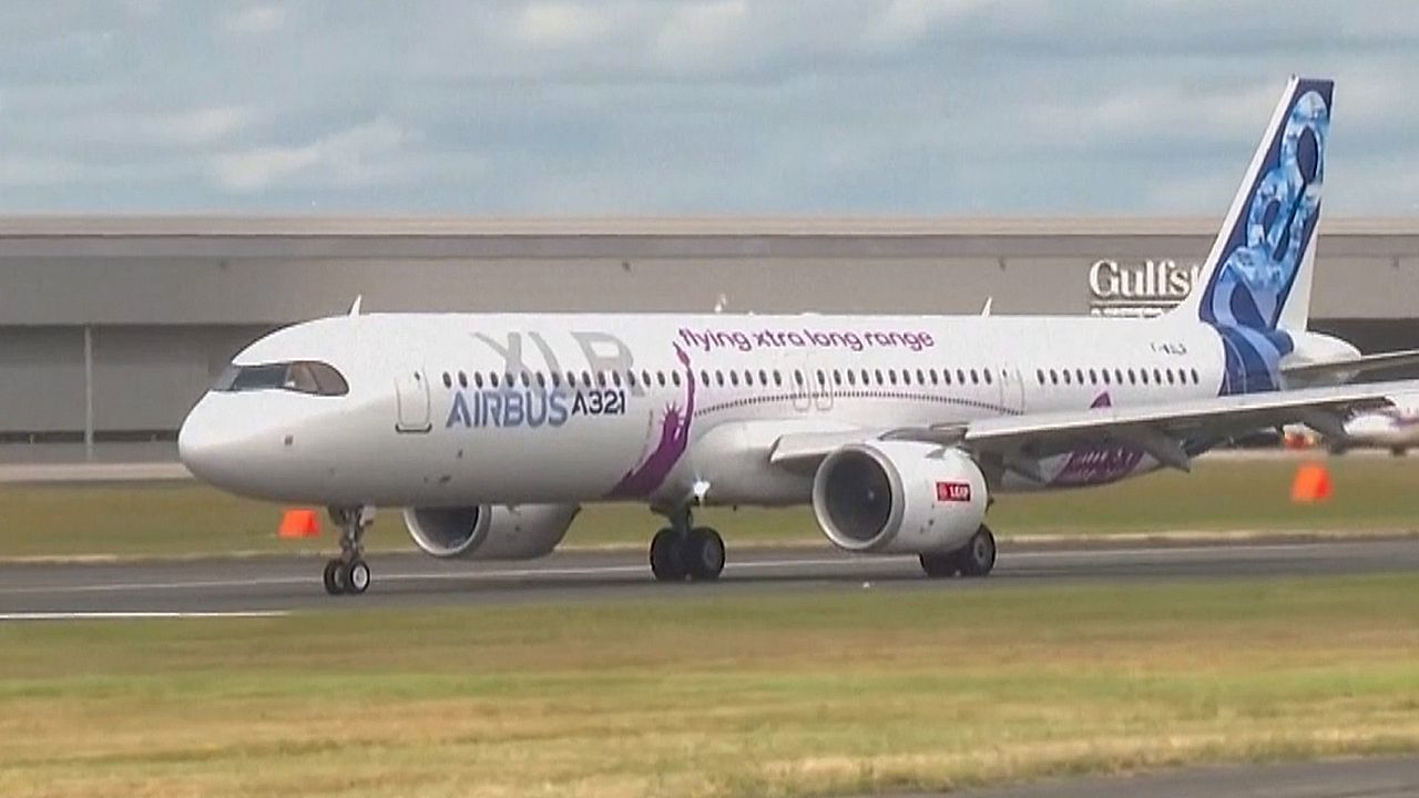 Video: Weltweite Flugausfälle und Verspätungen: Airbus stoppt Tausende Maschinen