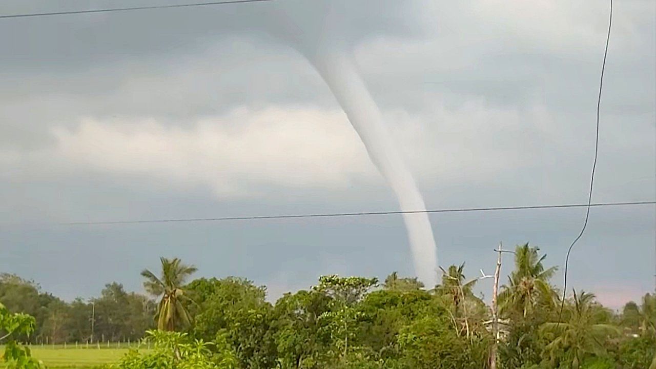 Video: Waterspout stuns onlookers from afar in the Philippines