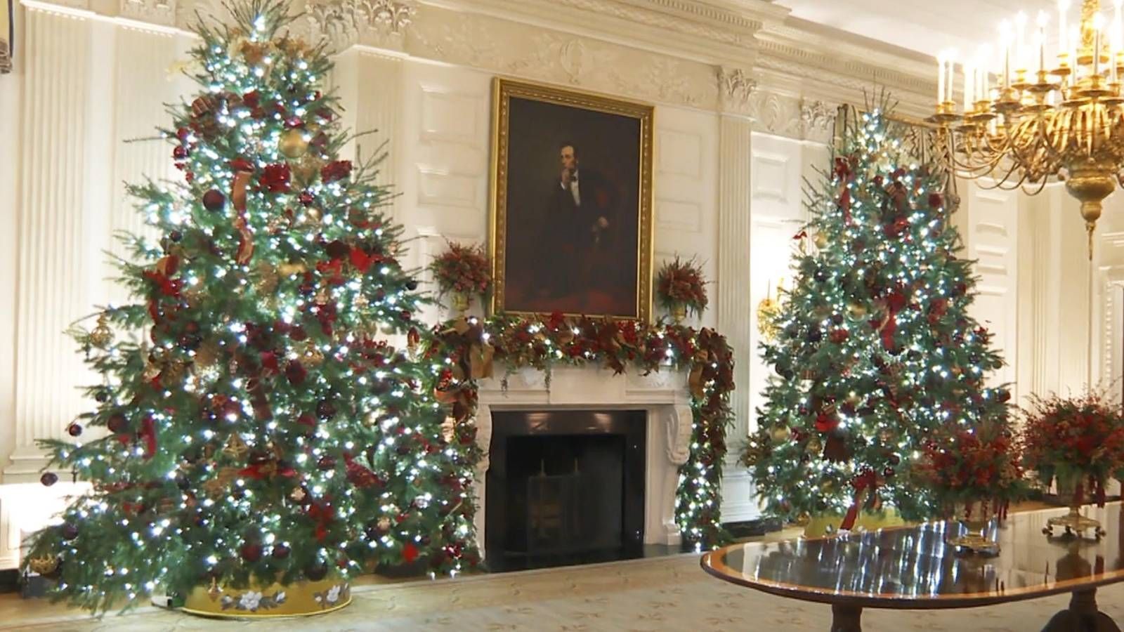 Melania Trump enthüllt Weihnachtsdeko im Weißen Haus – Abrissarbeiten erzwingen Änderungen