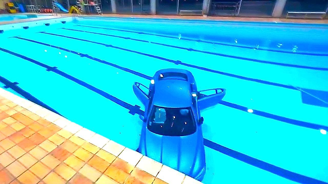 Luxury-car-crashes-plunges-into-swimming-pool-in-France