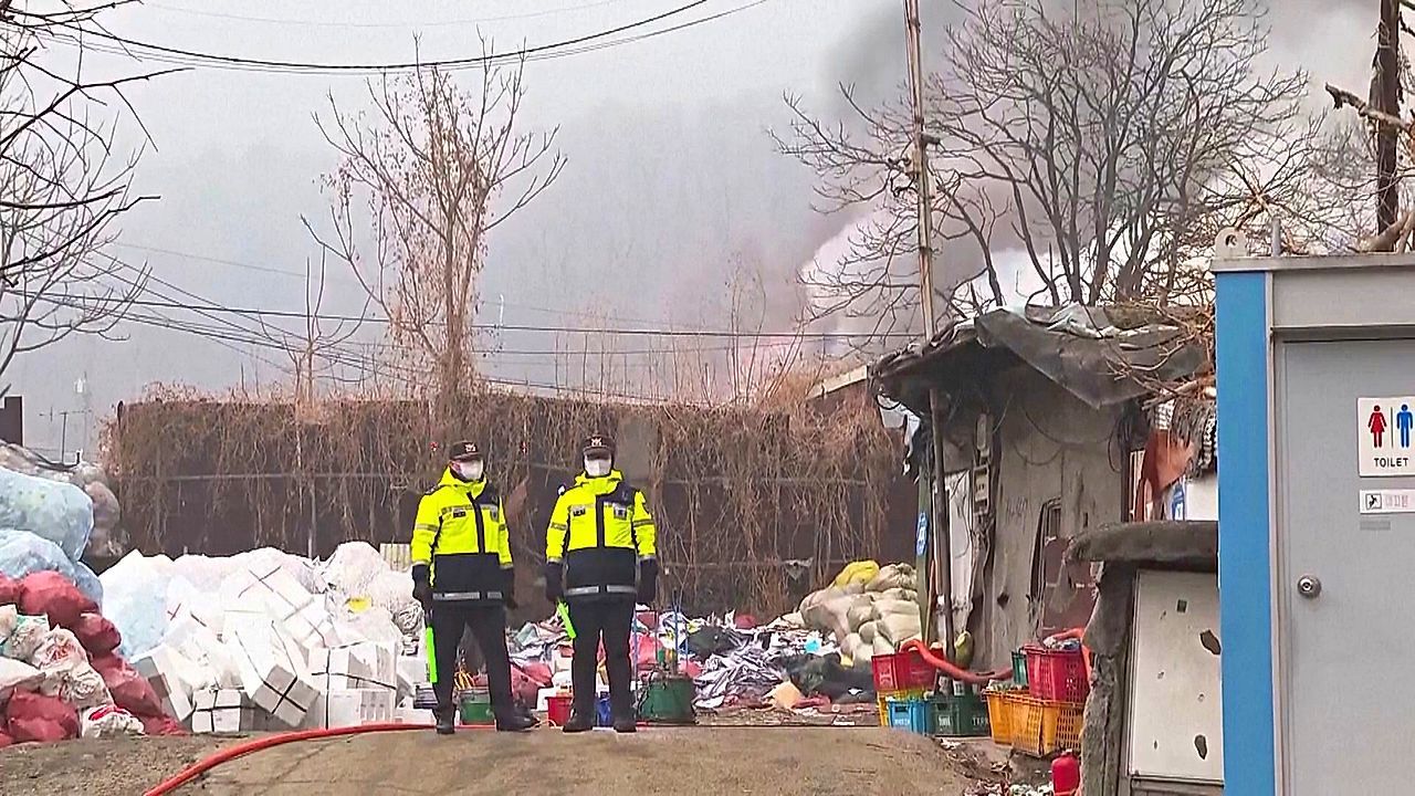 Video: Feuer in Seouls Armenviertel Guryong: Dutzende Bewohner fliehen