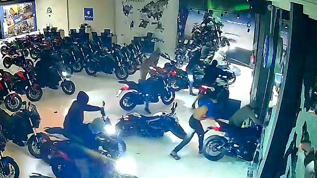 Video: Pannen-Einbruch: Diebesbande sorgt für Chaos im Motorradladen