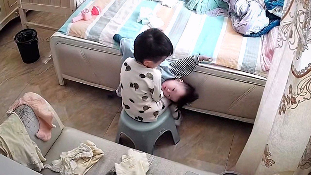 Video: Brother's quick reflex saves the day in heartwarming moment