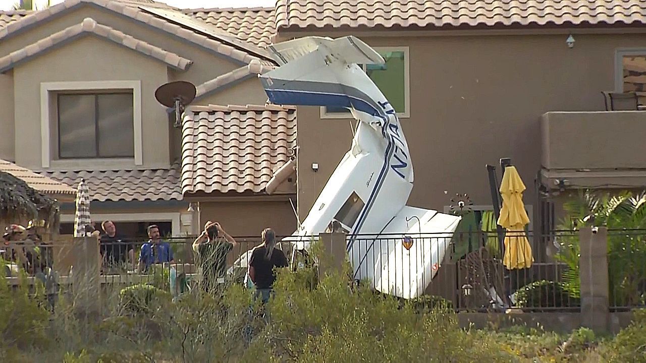 Video: Small plane crashes into Arizona backyard