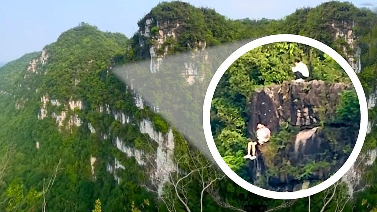Video: Riskante Aussicht: Ausflügler entspannen an Berg – dann zoomt die Kamera heraus