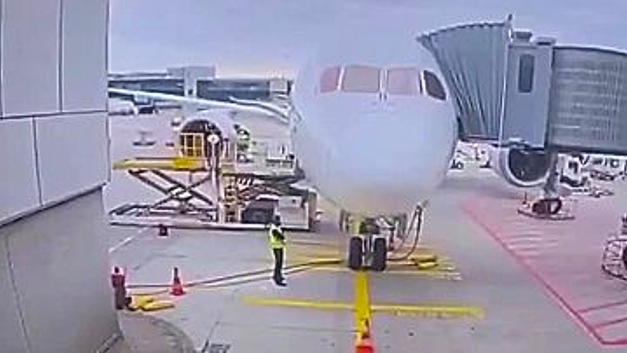 Video: Bugfahrwerk einer Lufthansa-Boeing bricht am Frankfurter Flughafen zusammen