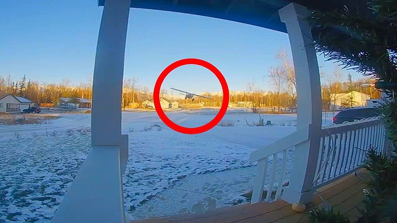 Pilot-hatte-Treibstoffzufuhr-abgeschaltet-Kleinflugzeug-st-rzte-in-Alaska-auf-Stra-e