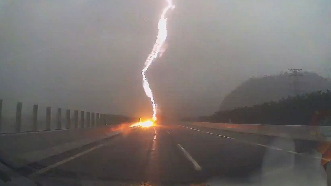 Lightning strikes car traveling on highway and knocks out power