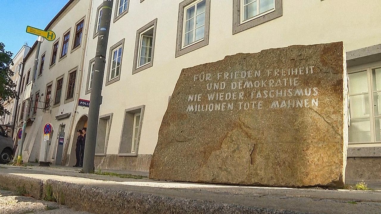 Video: Braunau in Österreich: Hitlers Geburtshaus wird Polizeistation