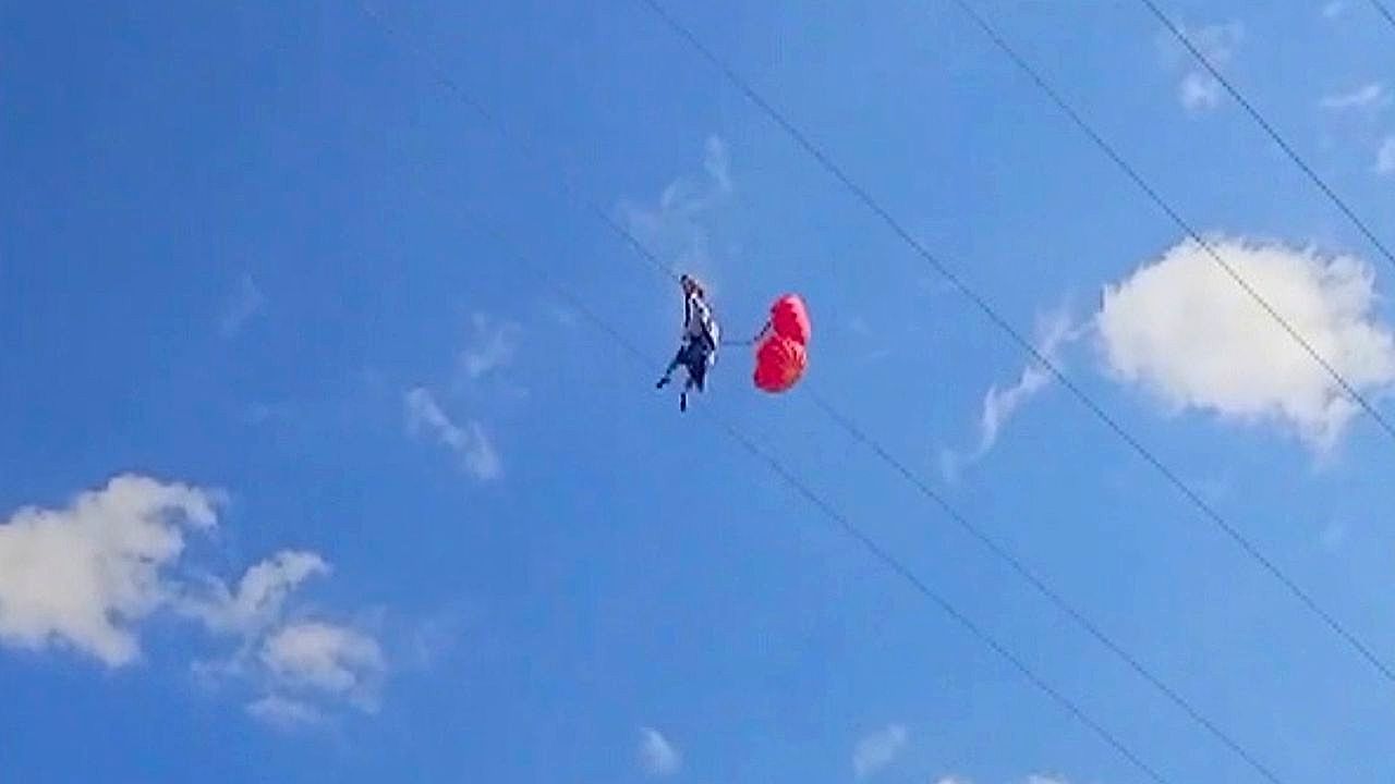Video: Tourist left dangling in mid-air after wind stops zipwire halfway across