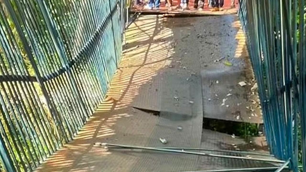 Video: Students scramble to safety as school footbridge partially collapses