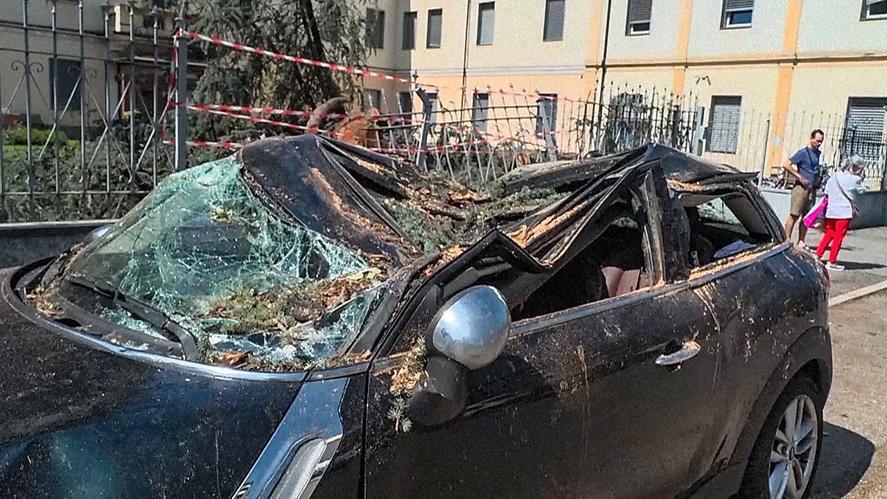 Video: Aufräumarbeiten in Cremona: Tornado trifft Stadt in Norditalien