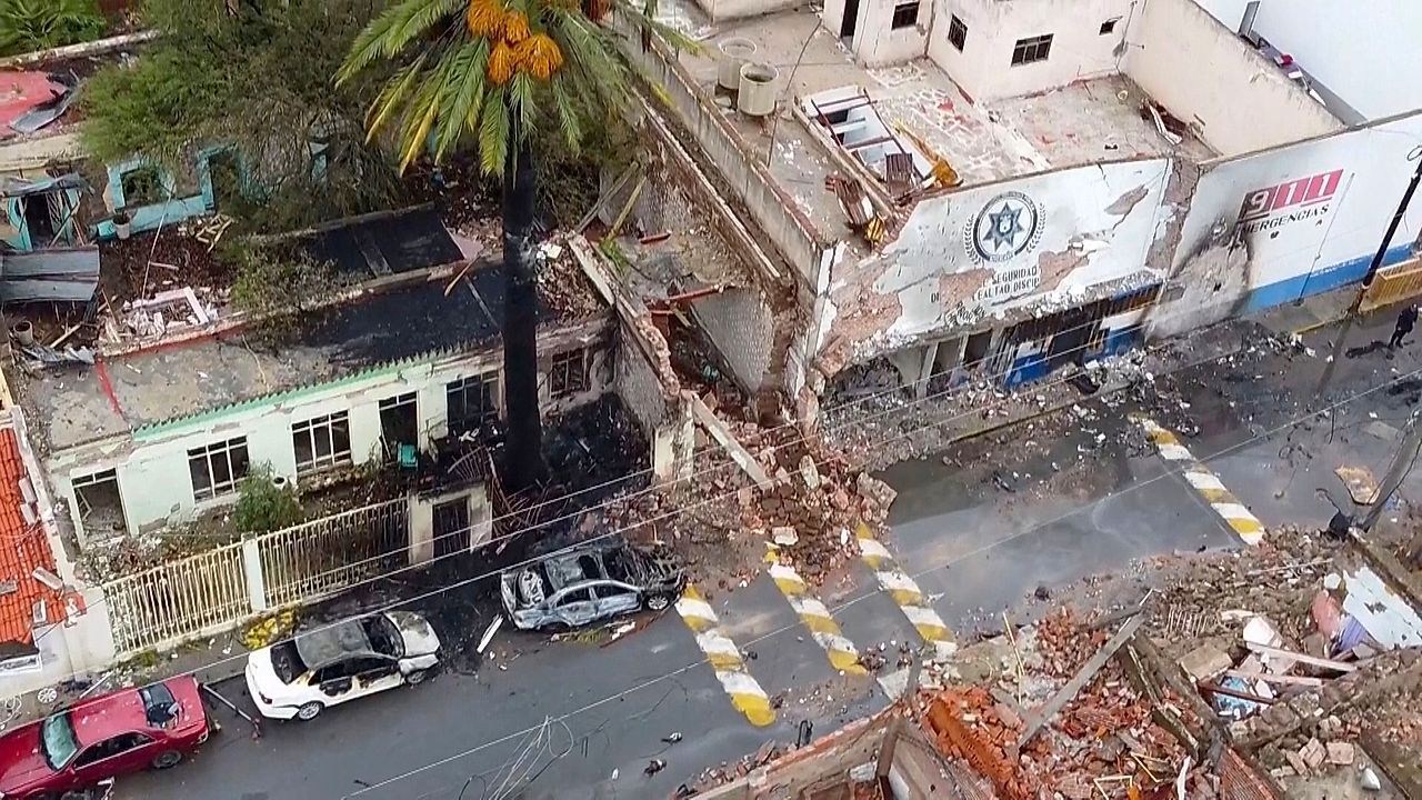 Video: Autobombe explodiert vor Polizeiwache: Elf Verletzte in Mexiko