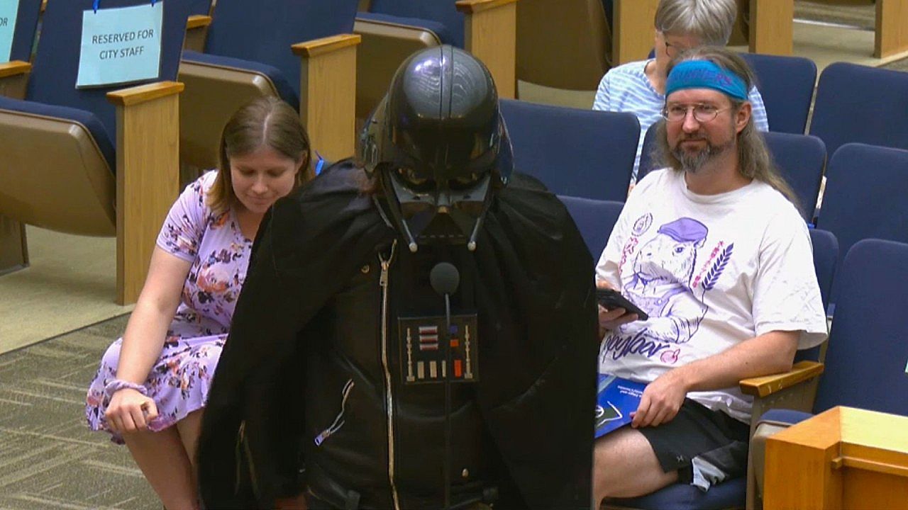 Video: Dunkle Macht im Rathaus: Darth Vader wirbt in San Diego für Überwachungskameras