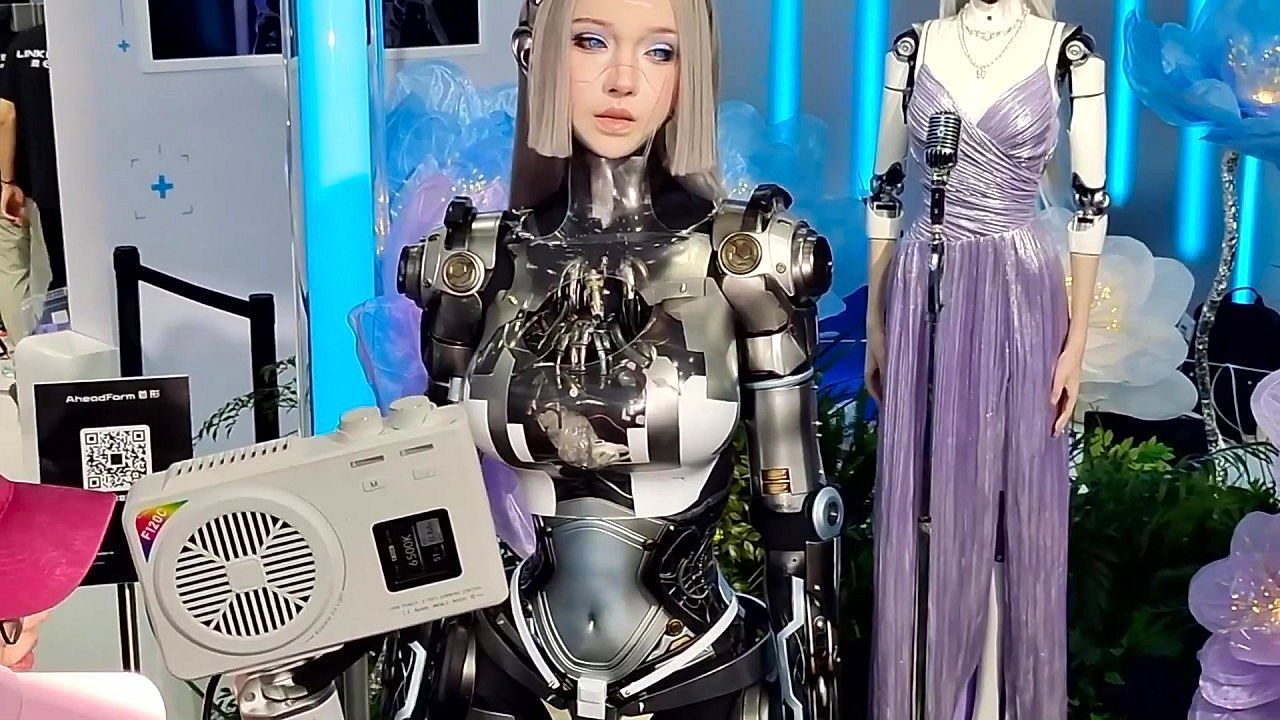 Video: Humanoid bionic female robot unveiled at Shanghai tech conference