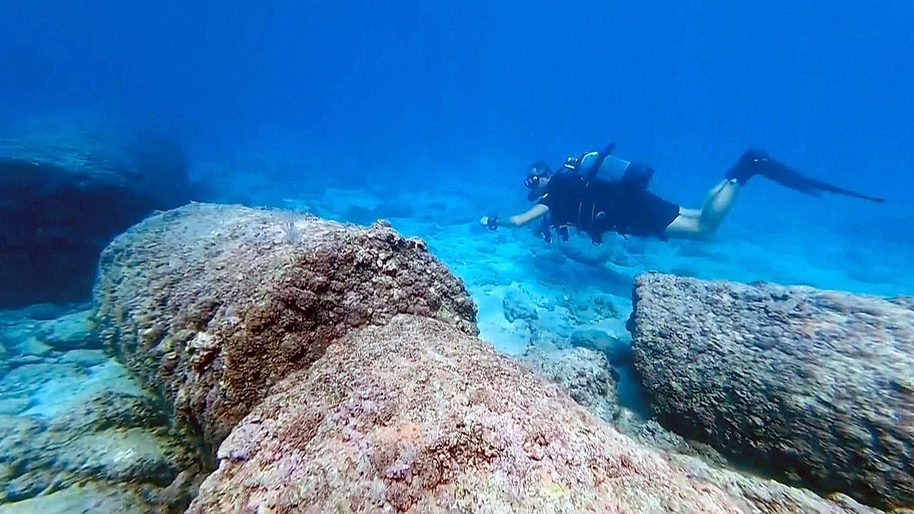 Video: Vom Krieg verschont: Tauchtourismus kehrt zu antiker Unterwasserstadt im Libanon zurück