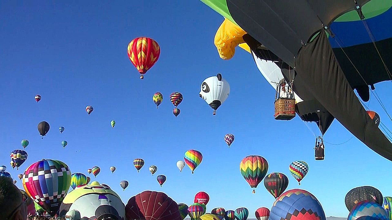 Video: Farbenpracht am Himmel: Ballonfestival in New Mexico startet – allerdings mit Pannen