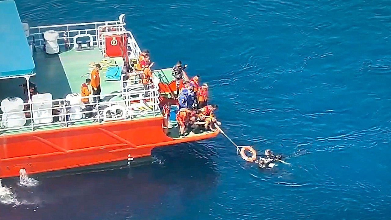 Video: Four divers survive a night adrift at sea after currents sweep them off Indonesian island