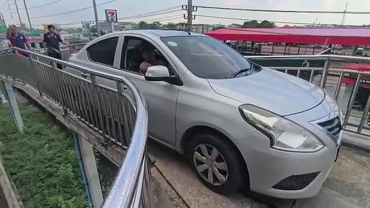 Video: GPS leads 83-year-old driver onto a bridge too narrow for cars