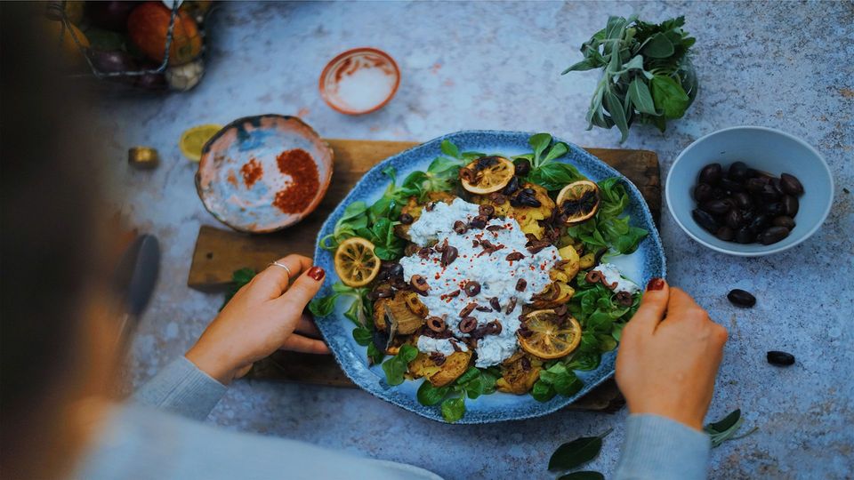 Knusprige Ofenkartoffeln mit Feta-Zitronendip - vegetarisch