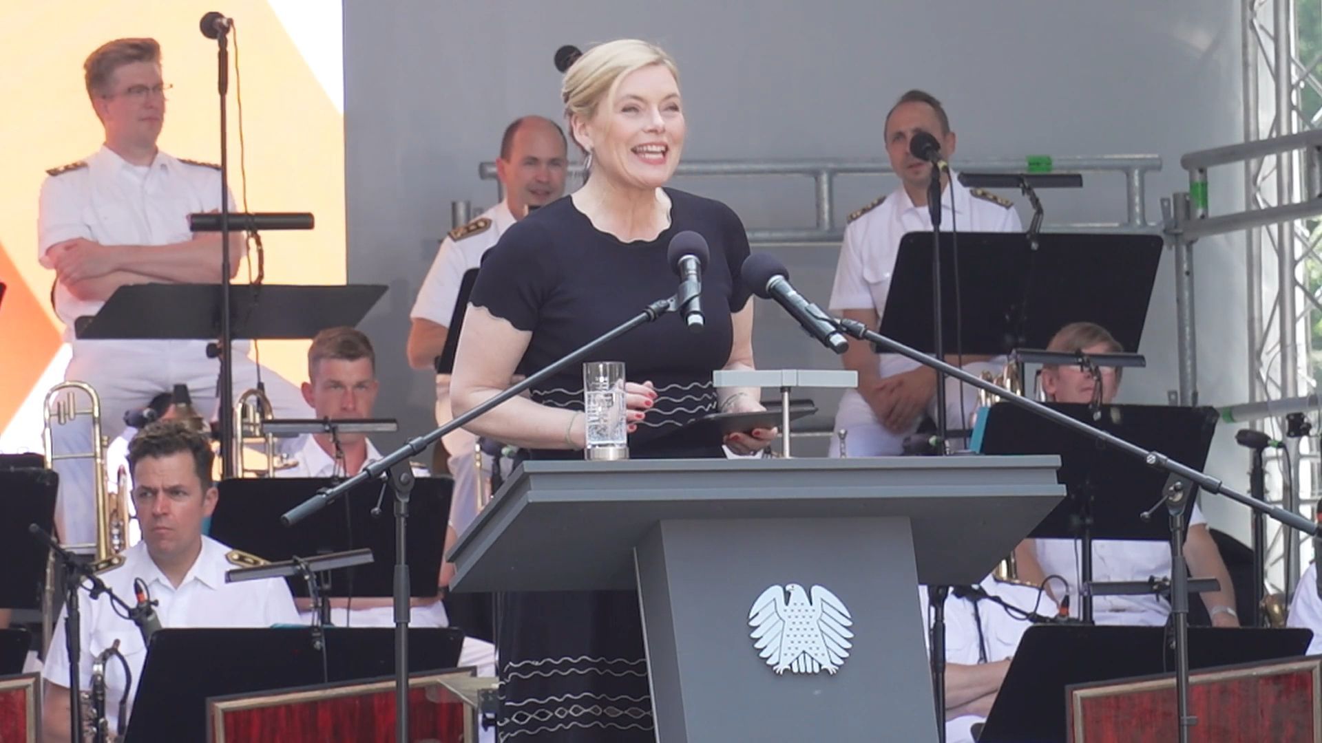 Video: Bundestag ehrt Soldaten: Neuer Tag schafft Sichtbarkeit