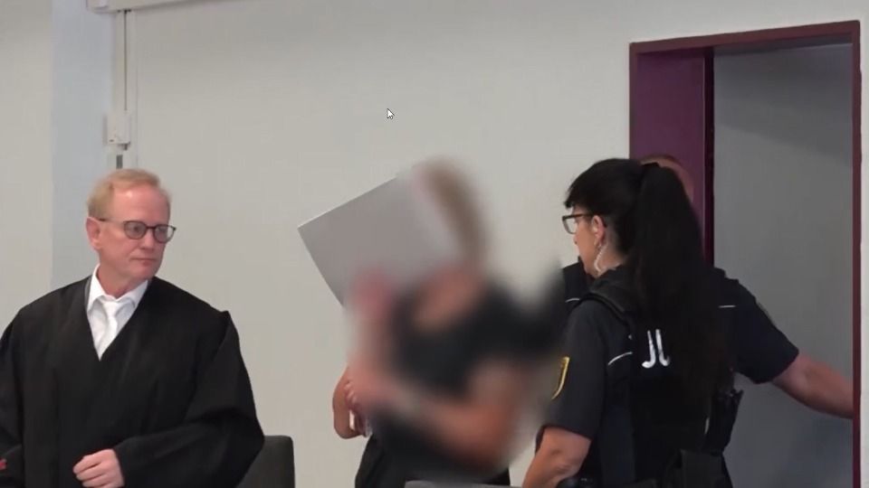 Video: Mutter nach Tod von Zwillingsbabys angeklagt