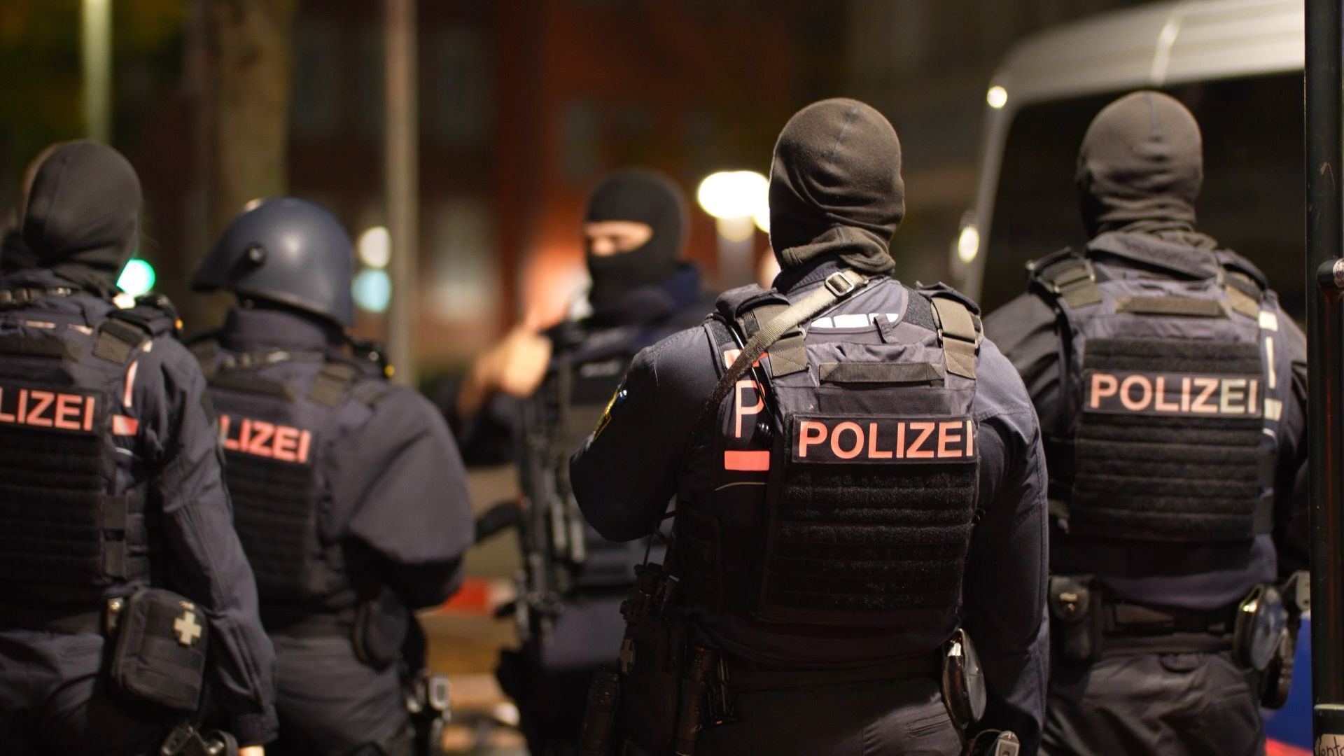 Video: Messerangriff in Stuttgart-Wangen: Polizei fahndet mit Hubschrauber