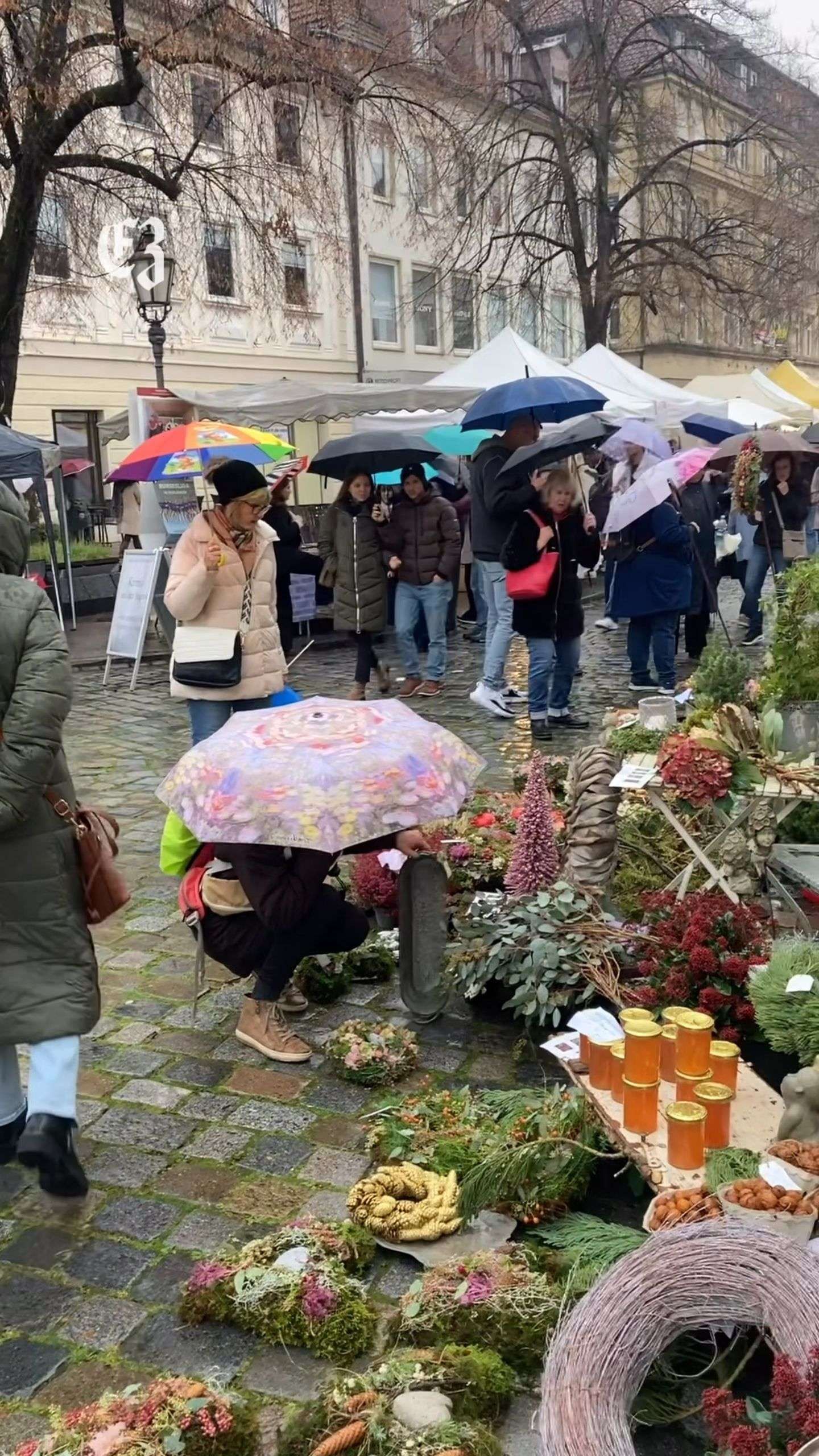 Video: Tradition trotzt Regen: Esslingen feiert seinen Herbstmarkt