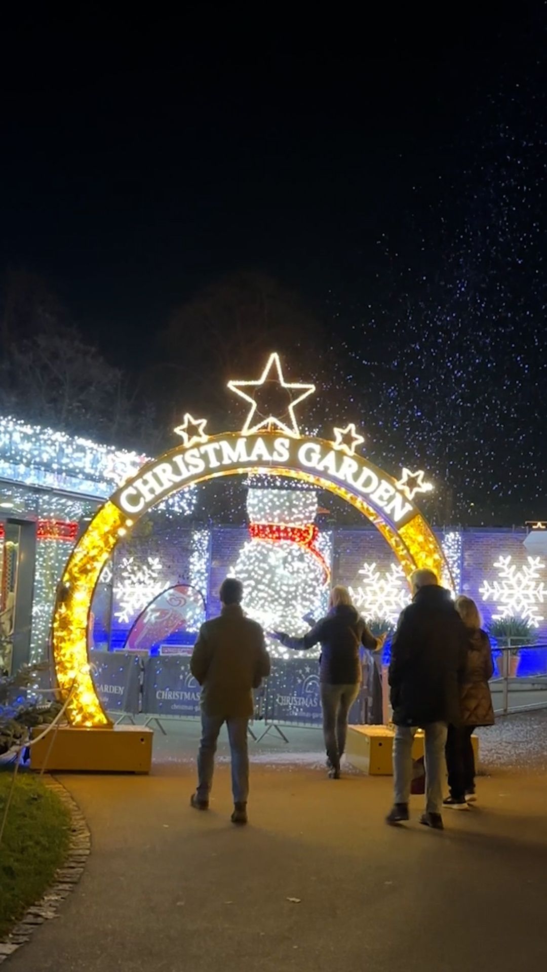 Video: Christmas Garden in der Wilhelma leuchtet wieder