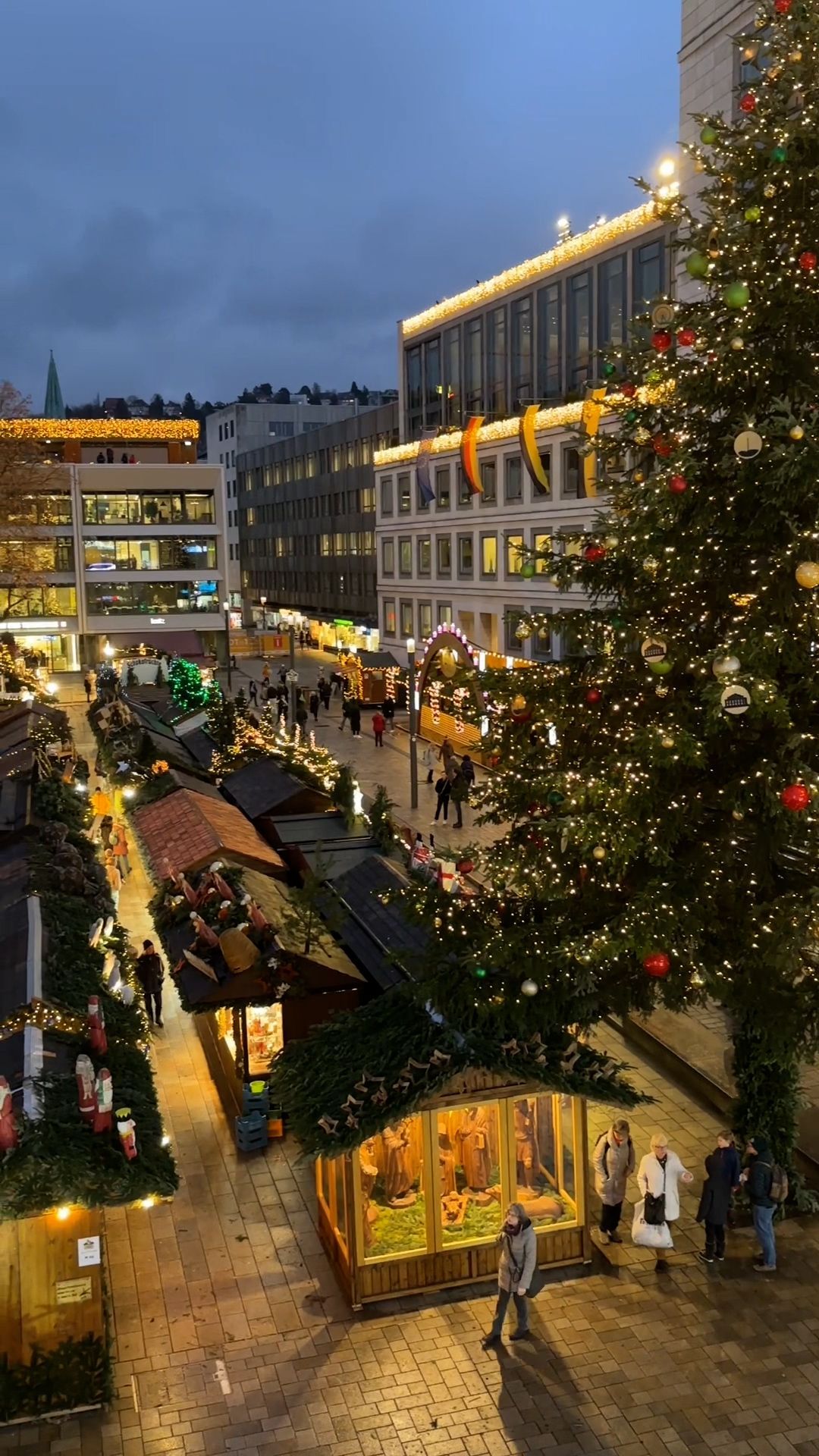 Weihnachtsmarkt in Stuttgart funkelt wieder