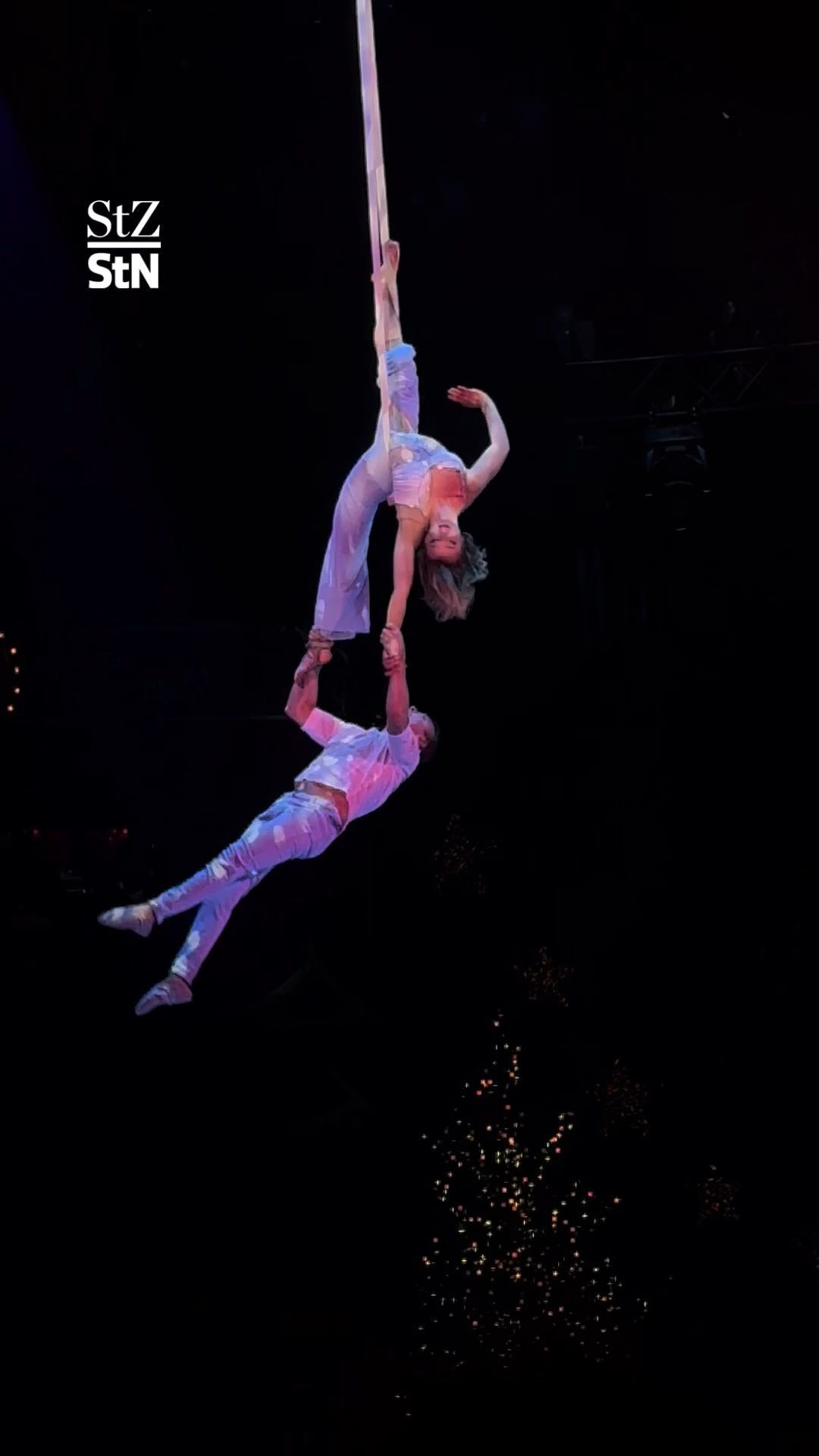 Zauberhafte-Premiere-Gr-ter-Weihnachtszirkus-der-Welt-in-Stuttgart