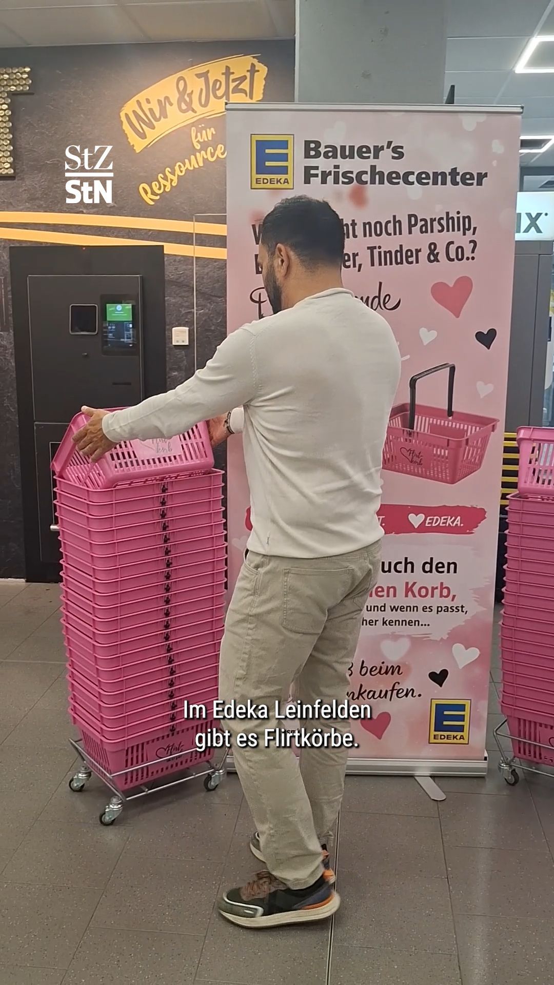 Video: Flirtkörbe laden im Edeka Leinfelden zum Dating ein