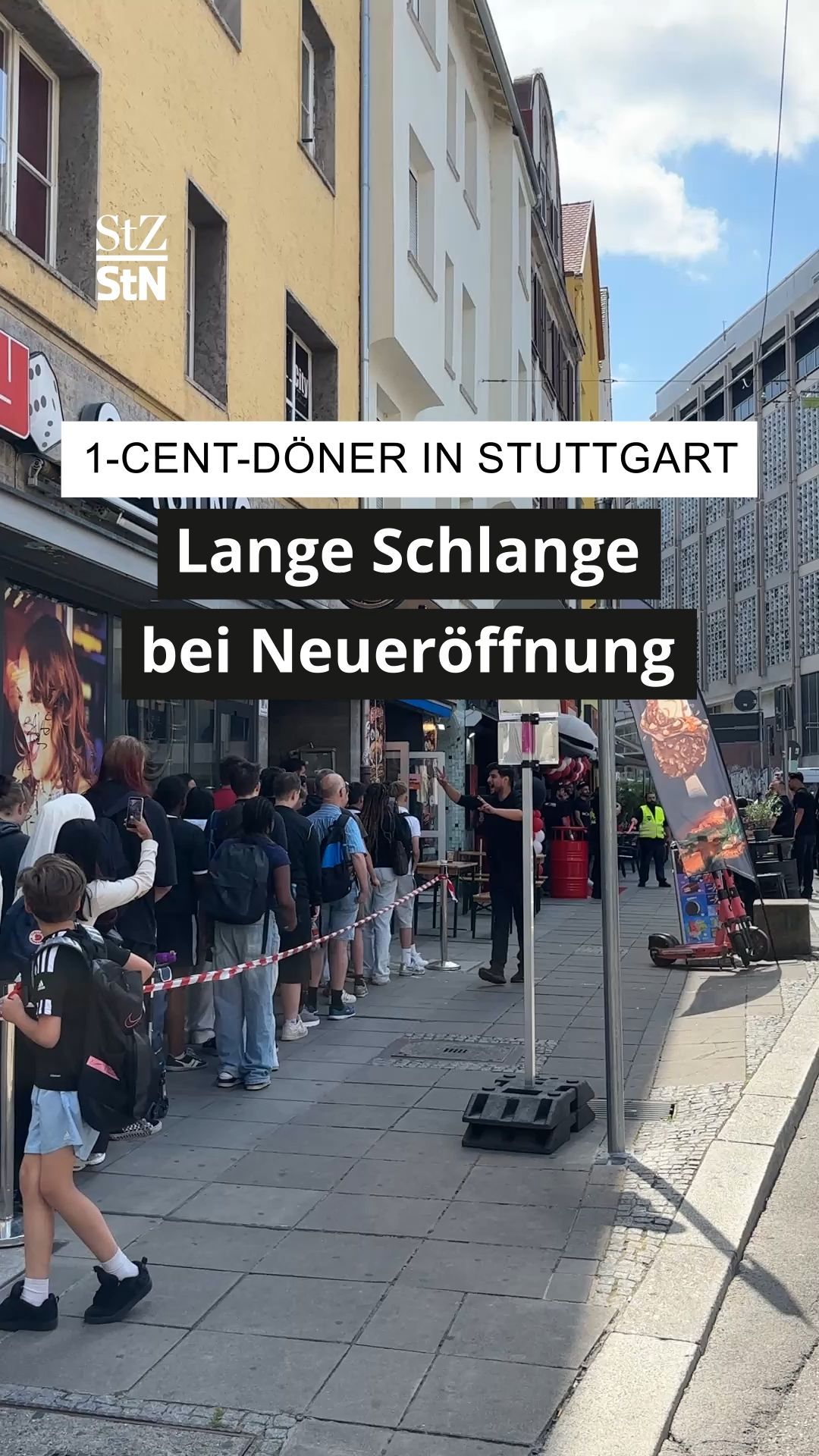 Video: Aktion zur Neueröffnung: Gäste stehen Schlange für Ein-Cent-Döner in Stuttgart