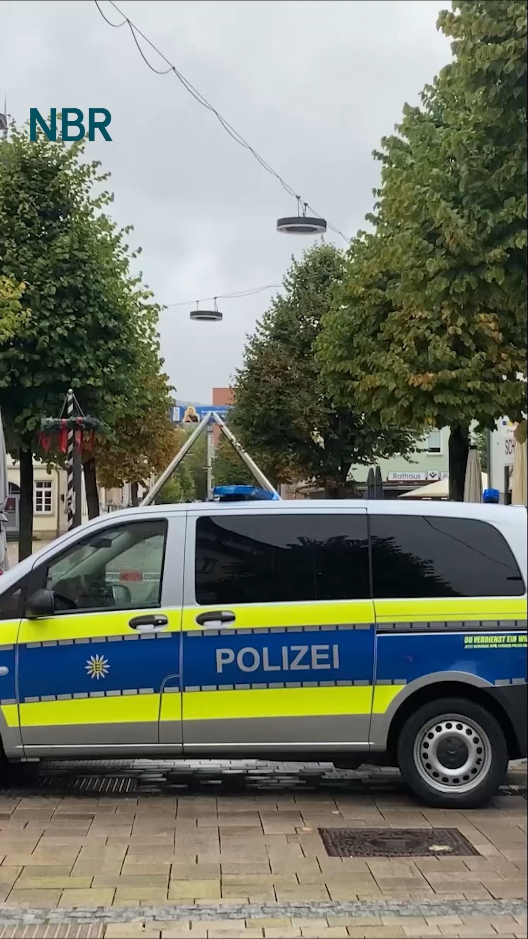 Video: Schüsse in Tuttlingen: Polizei tötet bewaffneten Mann am Rathaus