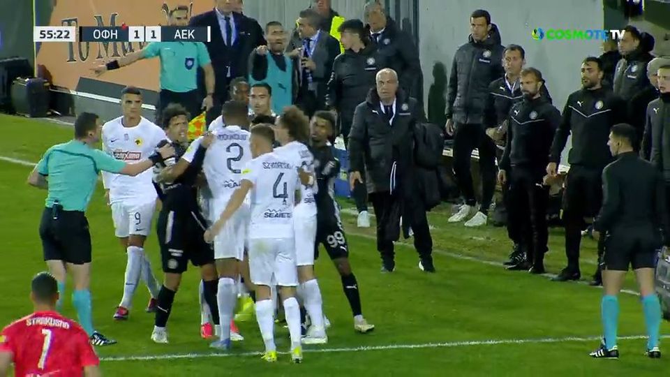 Ο Ράσταβατς έσπρωξε τον Σιμάνσκι – Κιτρίνισε τον Πολωνό και τον Στρακόσια ο Τσιμεντερίδης (VIDEO)