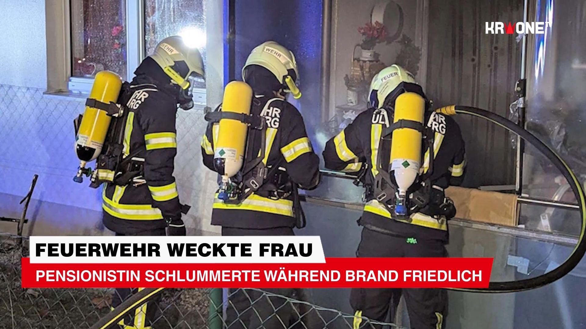 Video: Feuerwehr weckte Frau Pensionistin schlummerte während Brand friedlich