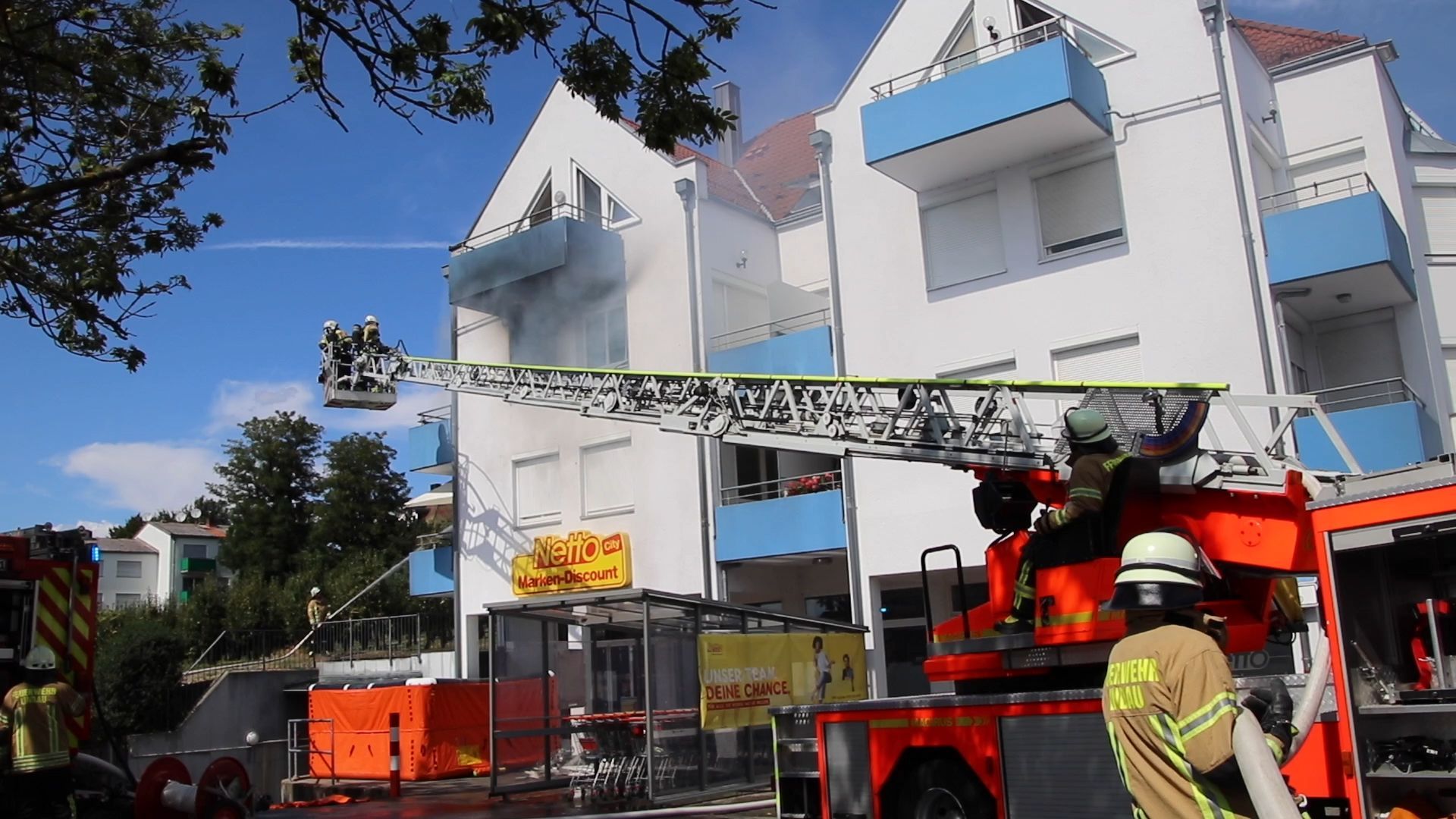 Feuer in Wohn- und Geschäftshaus in Lindau - Eine Person schwer verletzt