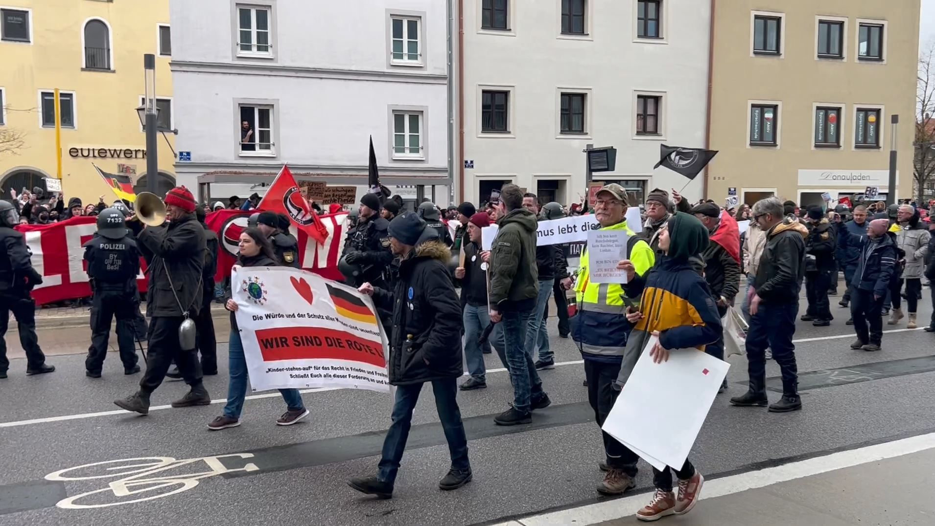 Nach Gerichtsurteil: So verlief der umstrittene Demo-Zug in Regensburg
