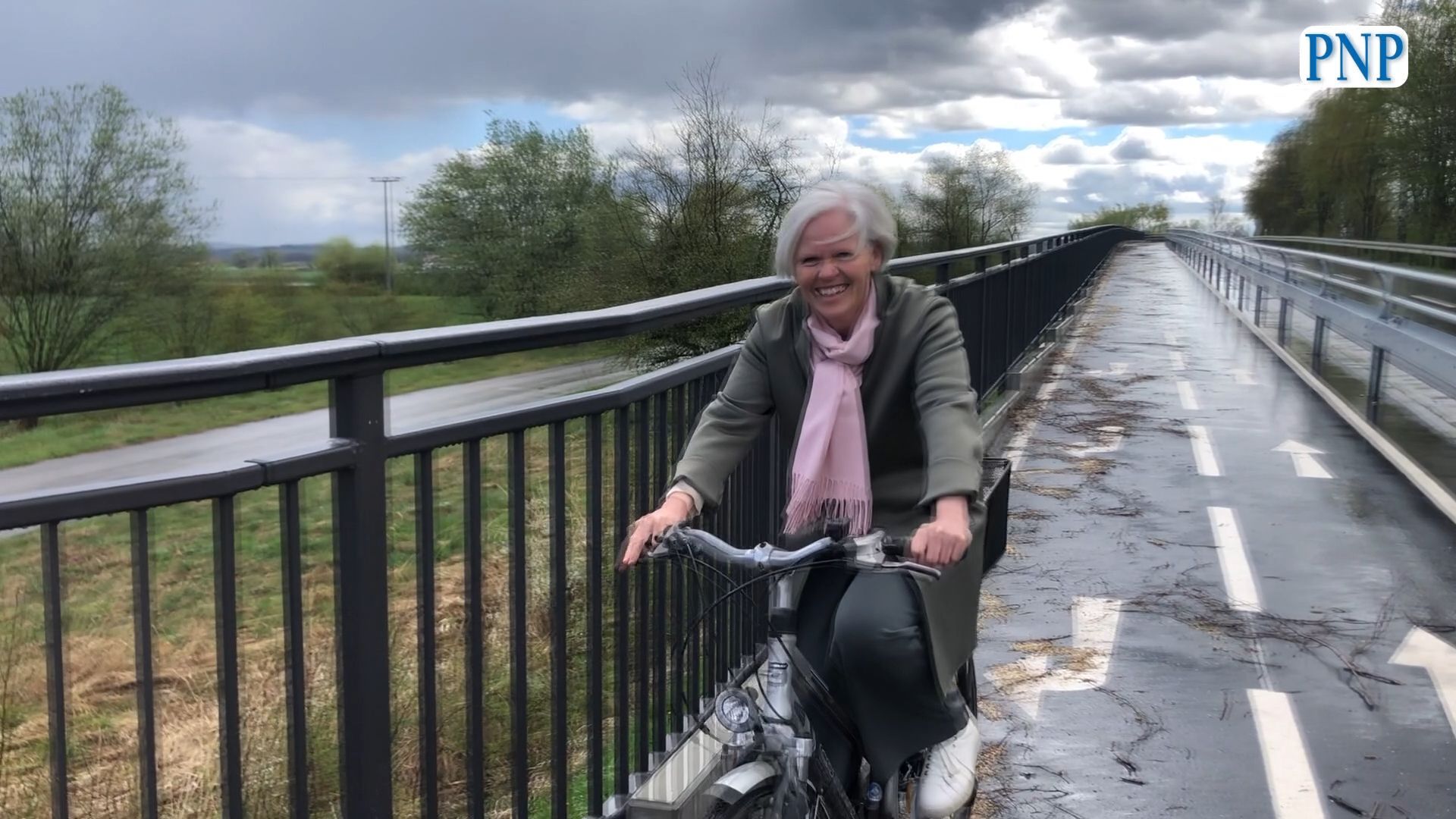 Festliche Eröffnung der Autobahnbrücke für Fußgänger und Radfahrer