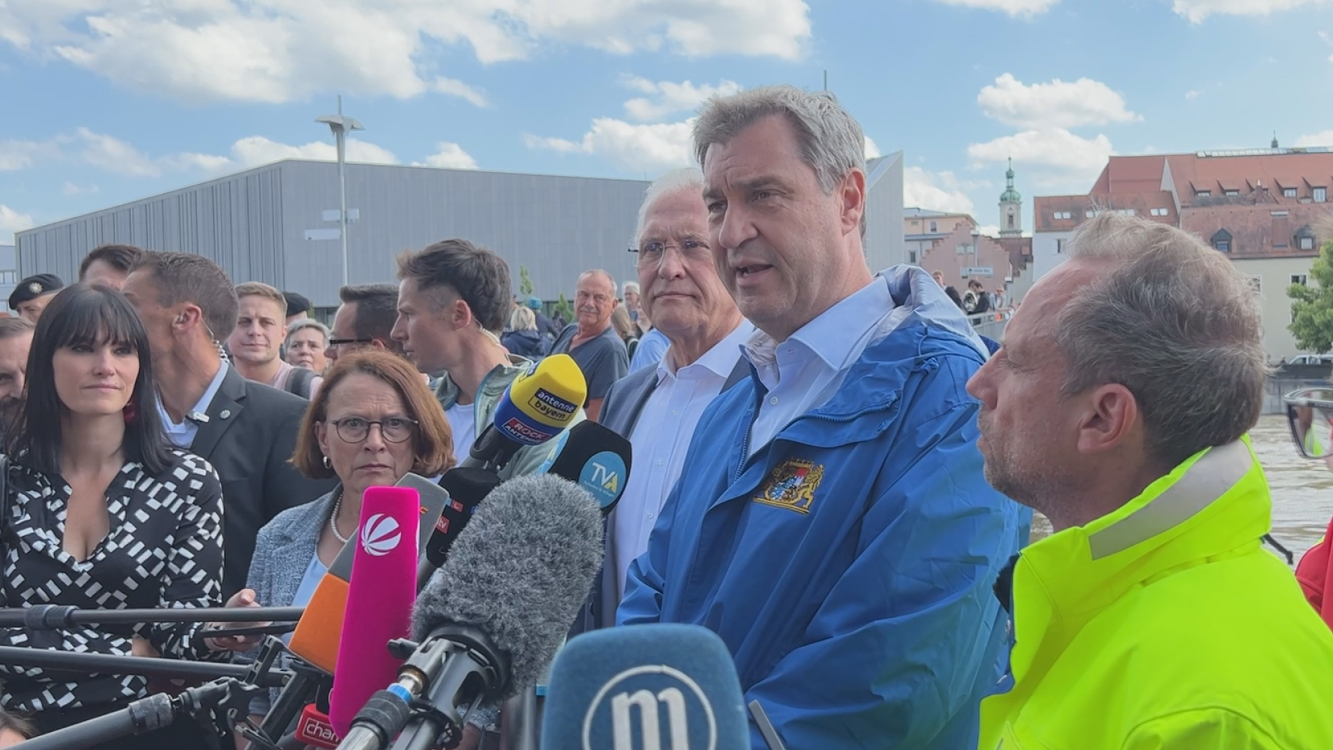 Regensburg: Markus Söder beurteilt Hochwasser-Situation