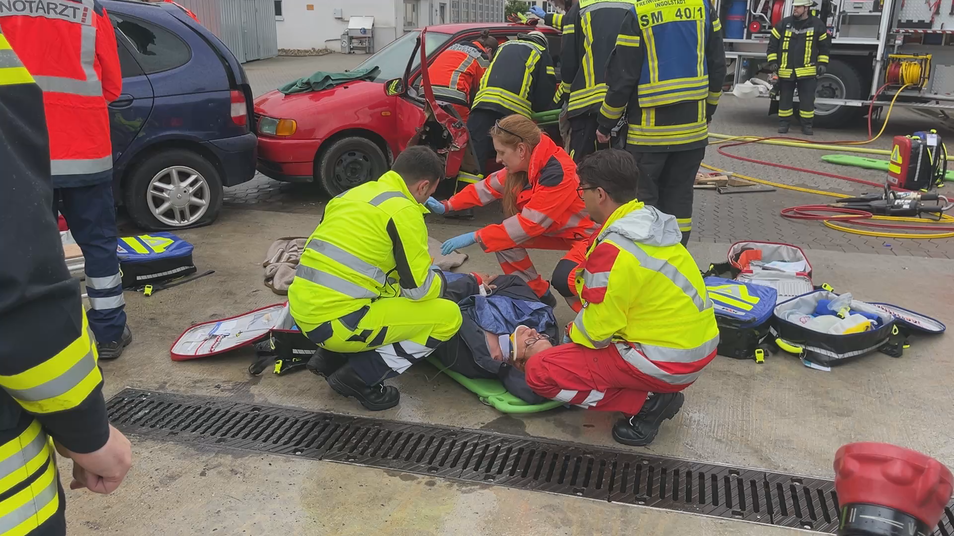 Video: Rettung durchs Dach - Abschlussübung vom Notarztkurs