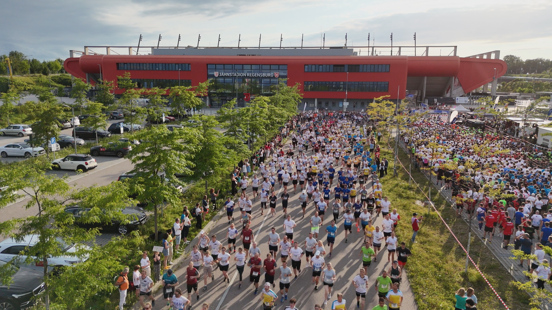 Video: 3000 Läufer, 200 Teams: Der REWAG-Firmenlauf steht vor der Tür