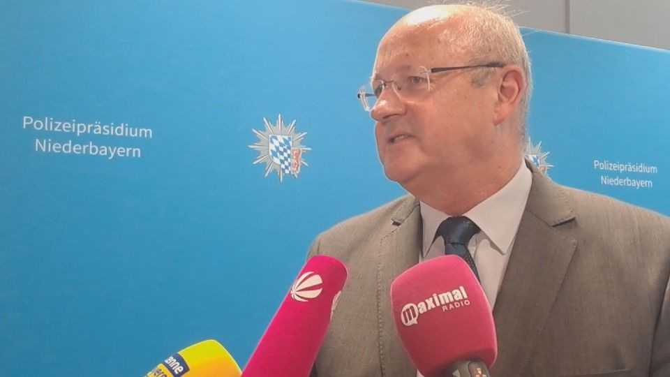 Video: Ermittler zum Angriff in ICE bei Straßkirchen