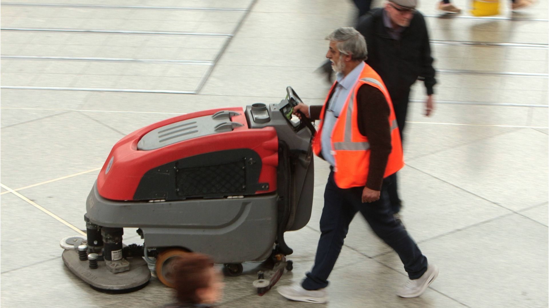 Video: Mindestlohn soll 2026 auf 13,90 Euro steigen. Wer davon profitiert:
