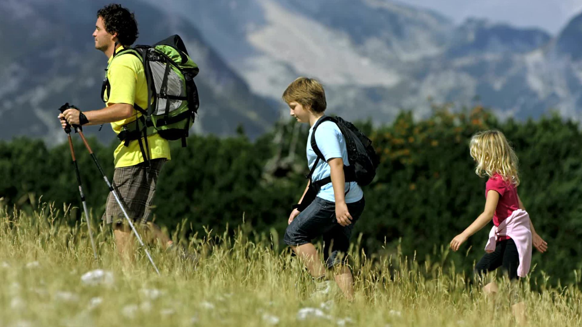 Video: Mit Kindern auf Hüttentour: So klappt das Abenteuer
