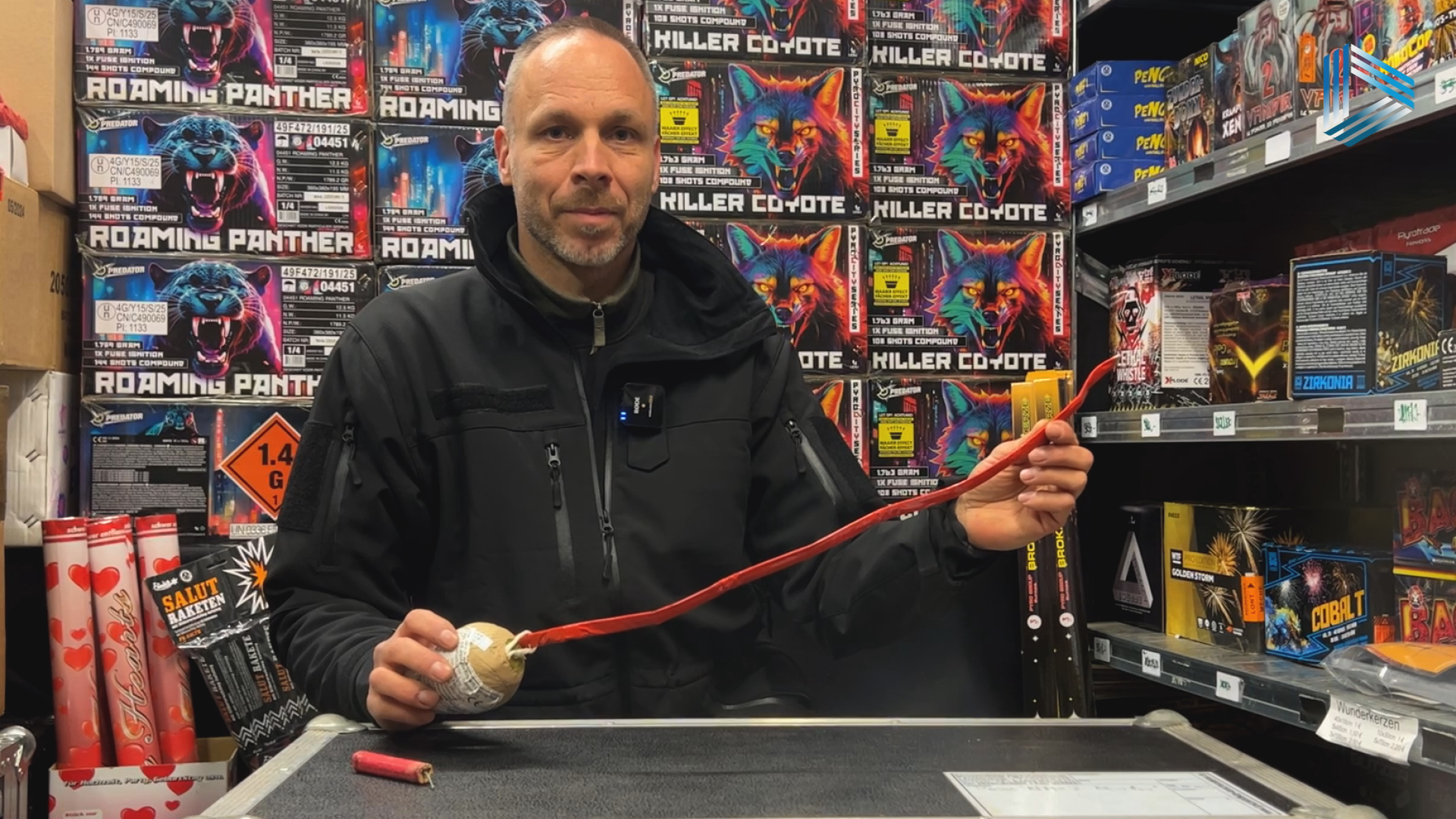 Video: Silvester ohne Unfall: Pyrotechniker erklärt sicheren Umgang mit Feuerwerk