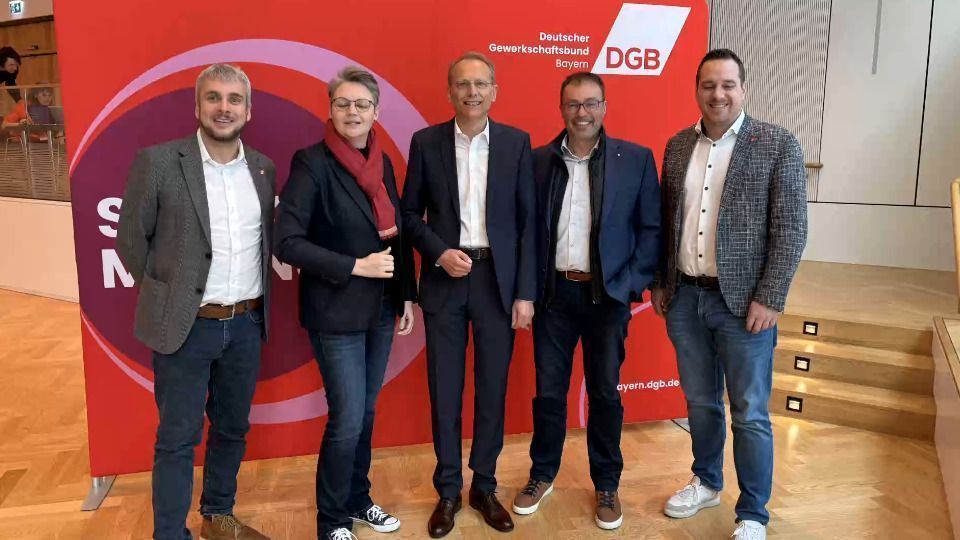 Video: DGB Bayern wählt Vorsitzenden: Bernhard Stiedl im Amt bestätigt
