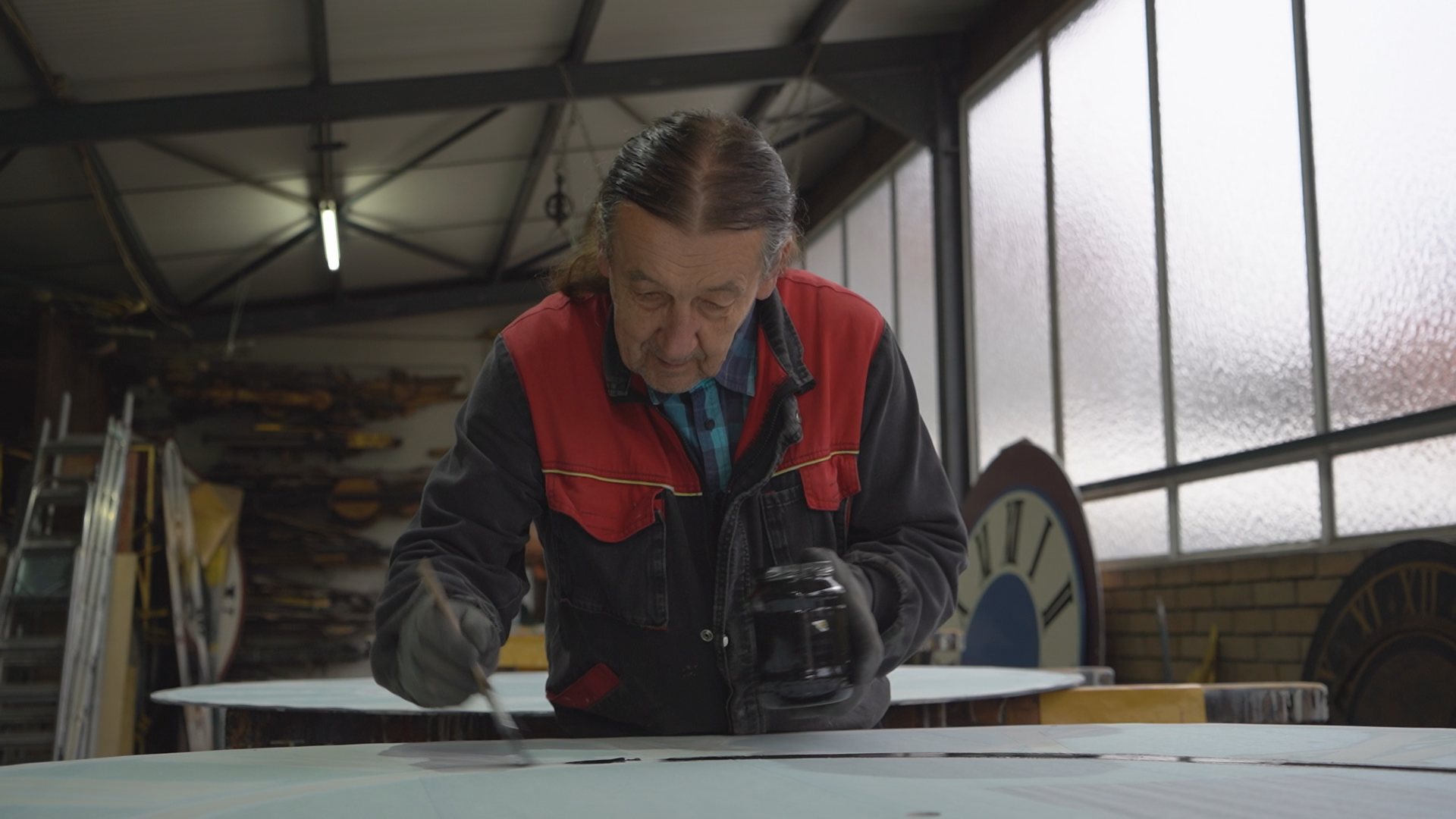Video: Takt für Takt zur Turmuhr: Ein Werkstattbesuch bei Turmuhren Rauscher in Regensburg