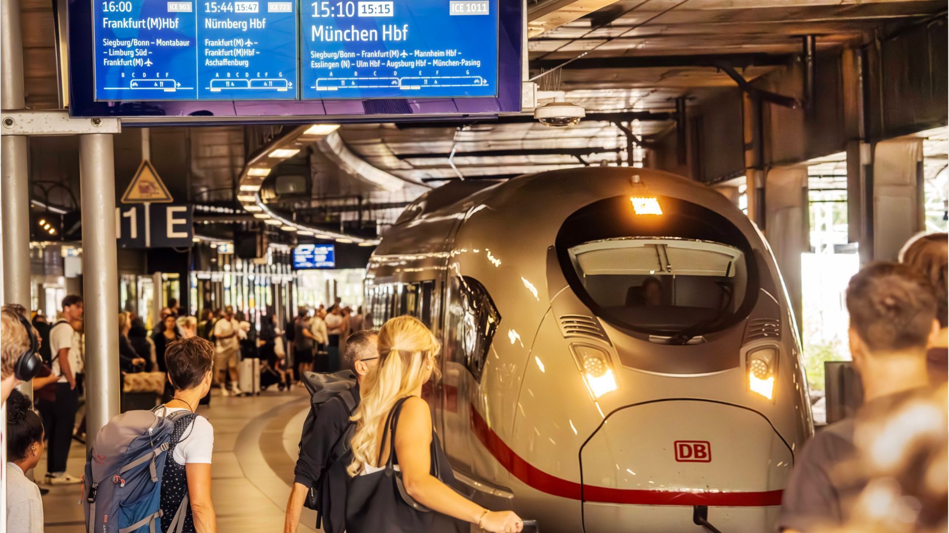 Video: Umfrage: Auto gewinnt an Beliebtheit - Jeder Dritte meidet Bahnfahrten